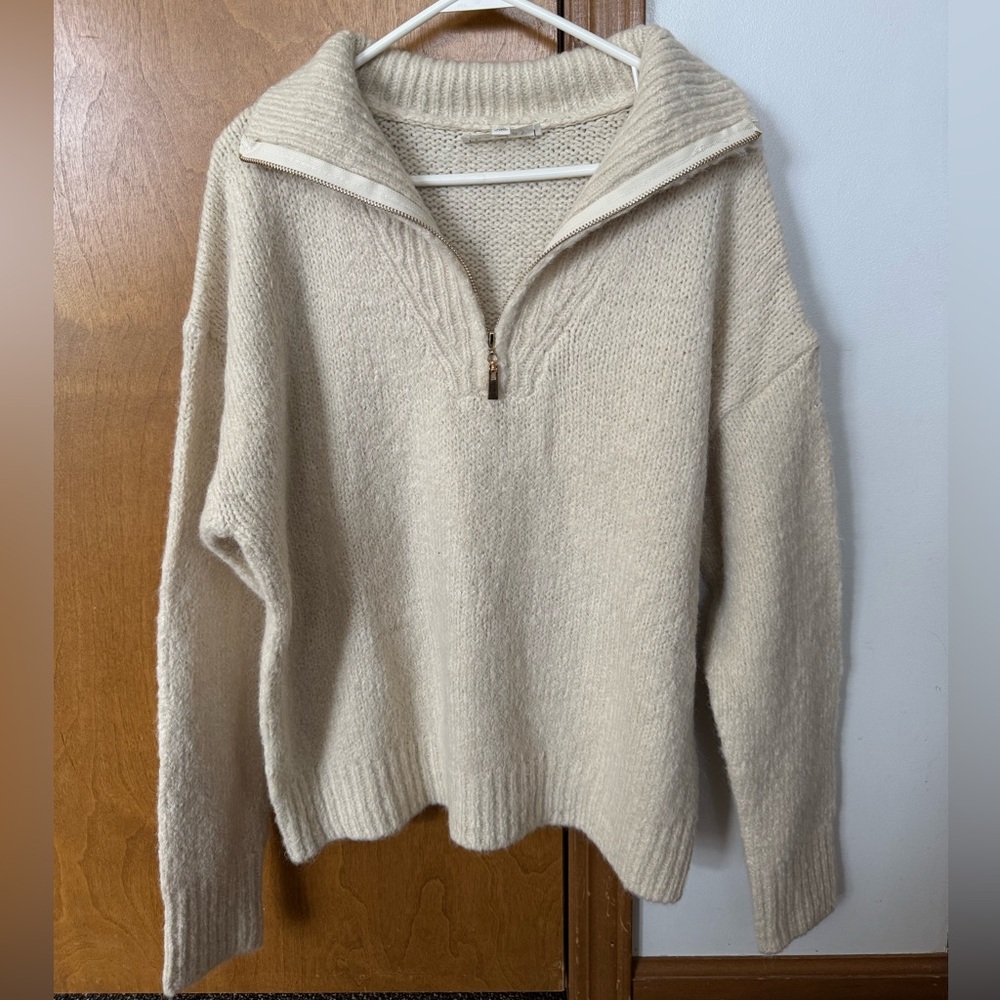 Women’s quarter zip sweater